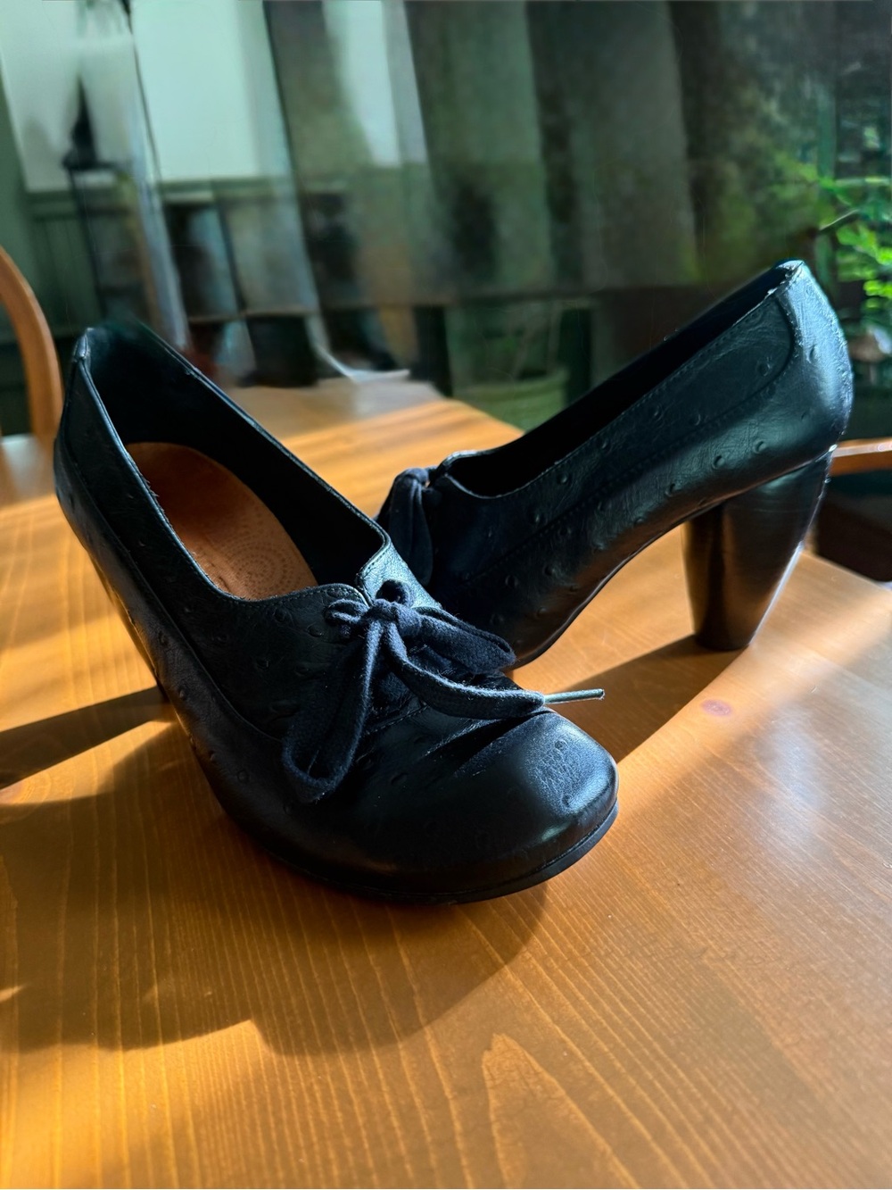 Chie Mihara Black Bow Round-Toe Heeled Pumps